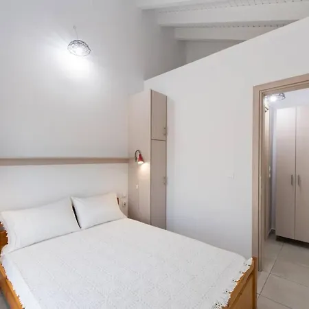 Holiday home Sunfloro Studio Marantochori